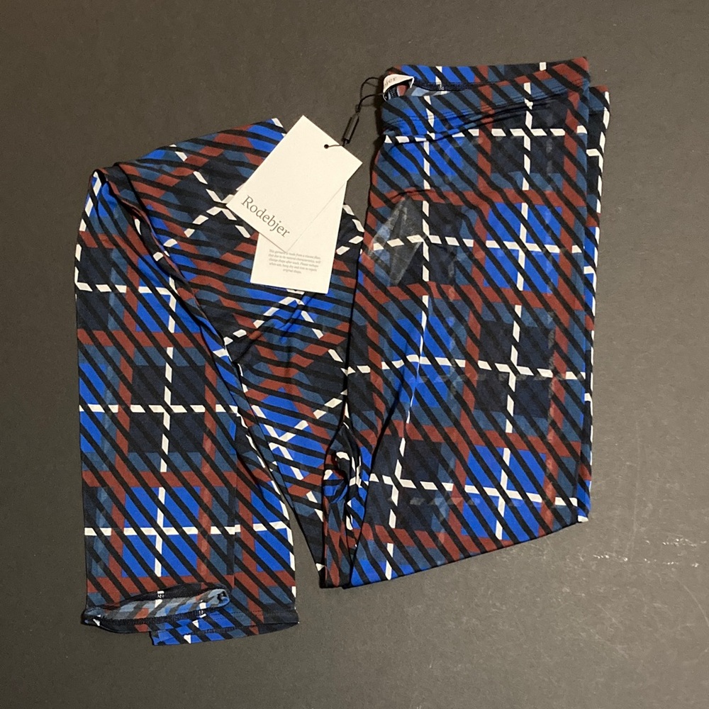 Woman Blue and Red Patterned Legging